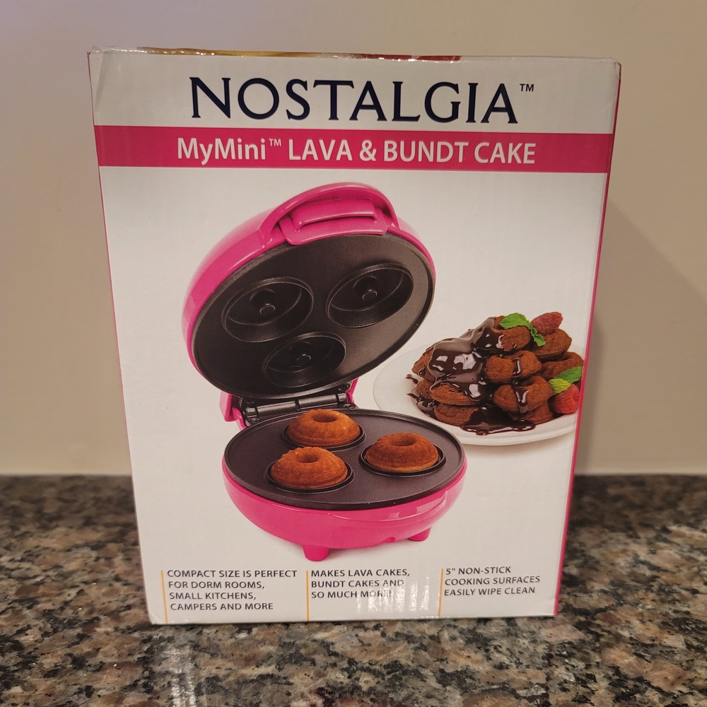 Nostalgia MyMini Lava & Bundt Cake Maker - Pink